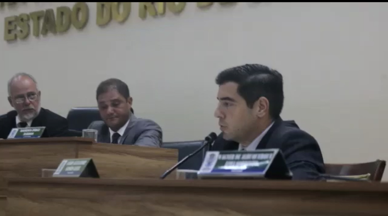Rio das Ostras: Dr. Fábio Simões erra em ‘previsão’ e servidores da Câmara são os primeiros a sofrer atraso nos salários