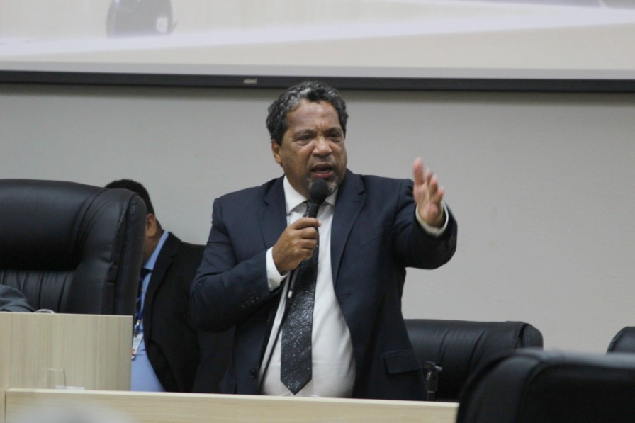 Macaé: chamado de ‘safado’ nas redes sociais, vereador tira satisfação com porteiro. Entenda!