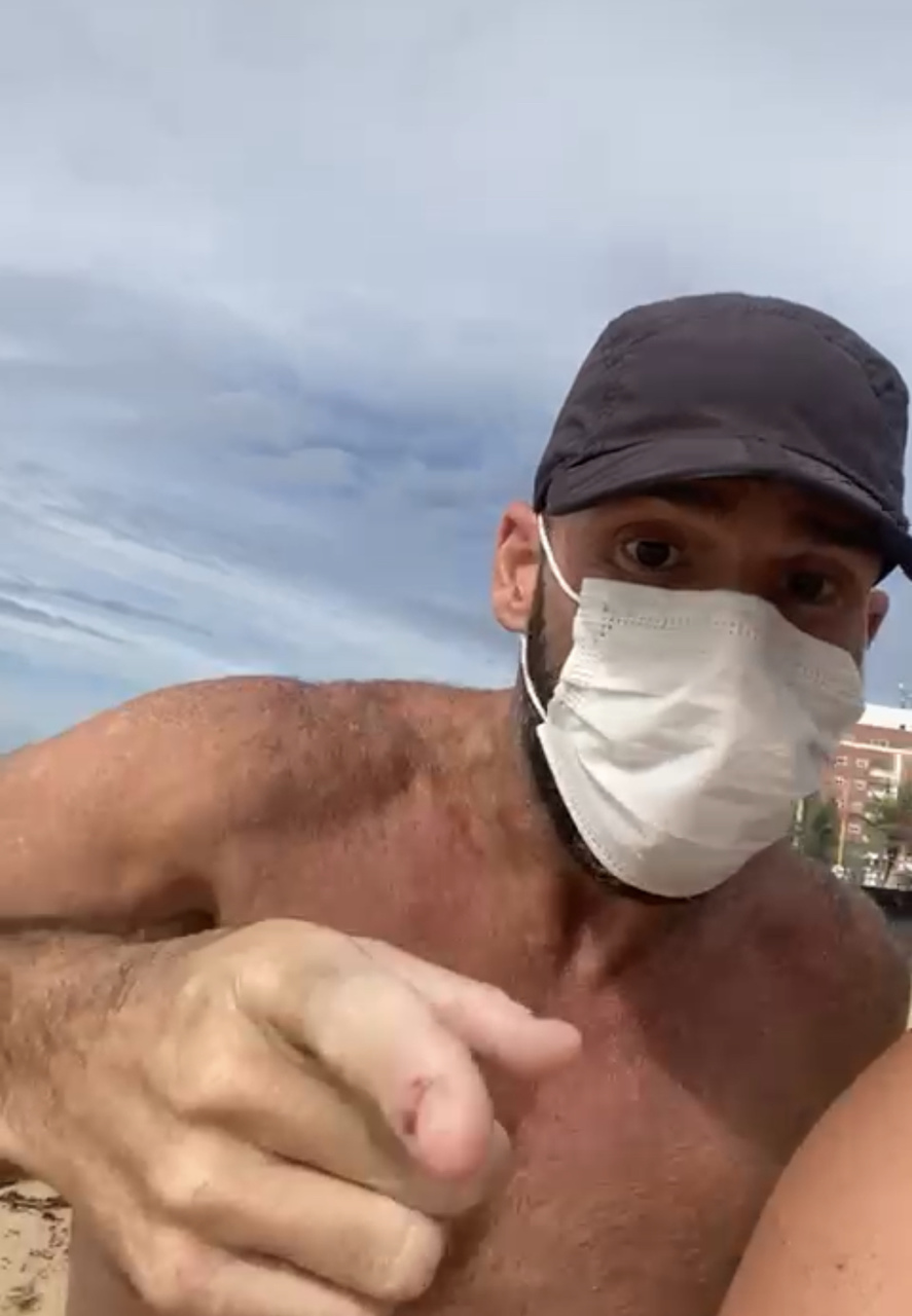 Macaé: com prejuízos em sua clínica e desgastado, Carlos Emir provoca sua saída do Governo. ‘Hora de pedir o boné’
