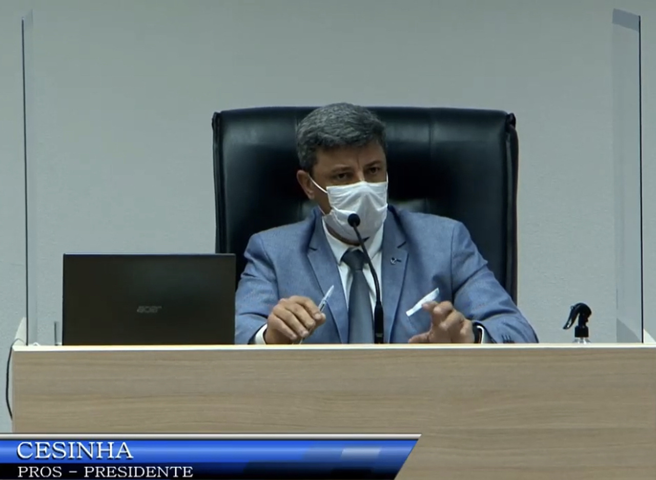 Macaé: Cesinha anuncia economia de quase 40% em contratos este ano na Câmara