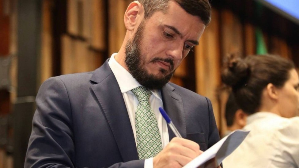 Opositores de Rodrigo Bacellar tentam lançar nome de Jair Bittencourt na disputa pela presidência da Alerj