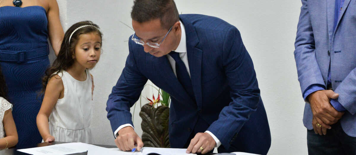 Câmara dá posse ao suplente Marlon Lima