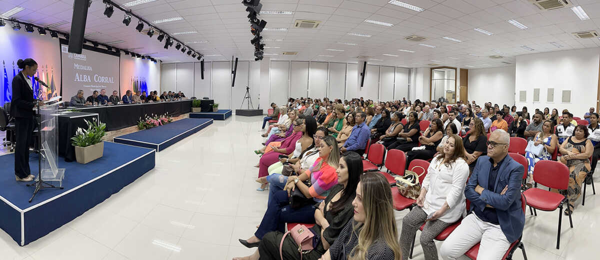 “Medalha Alba Corral”: Solenidade encerra o Mês da Mulher na Câmara