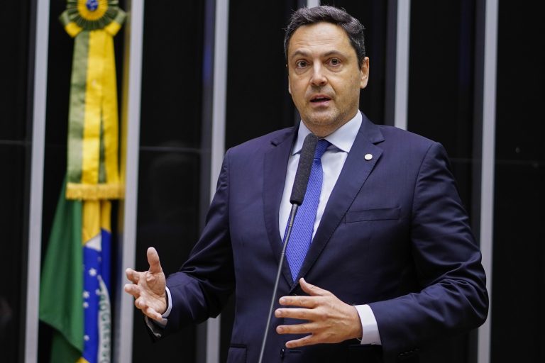 Projeto propõe aumento do limite de isenção do Imposto de Importação