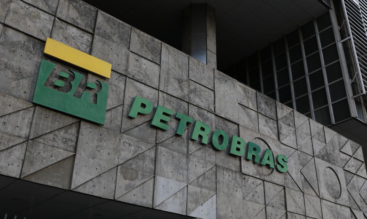 Petrobras chamará mais de 2 mil aprovados em concursos