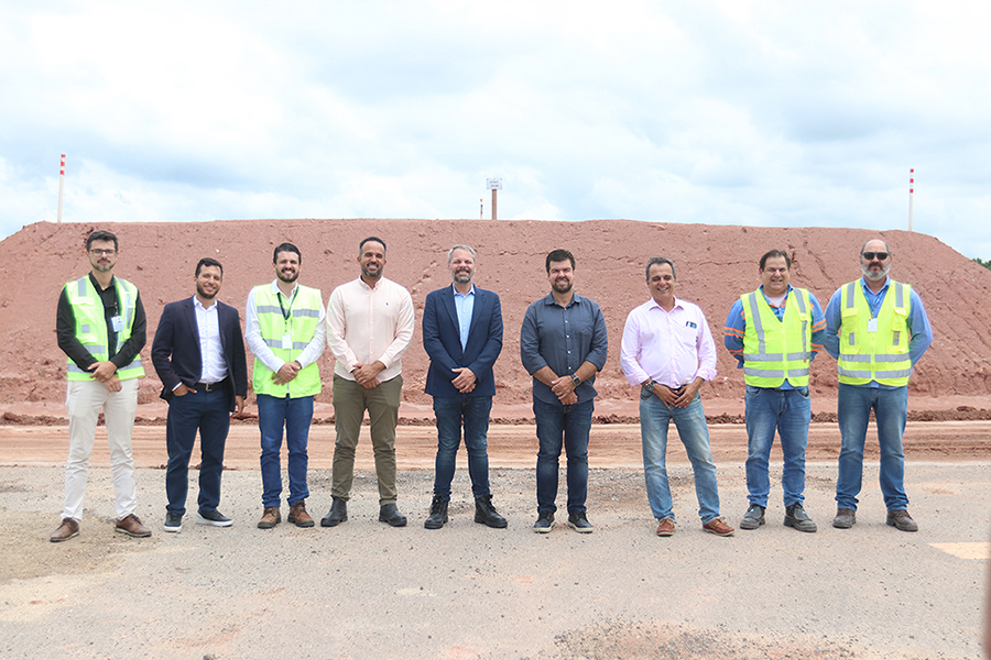 Governo acompanha avanço de obras da nova pista do Aeroporto de Macaé