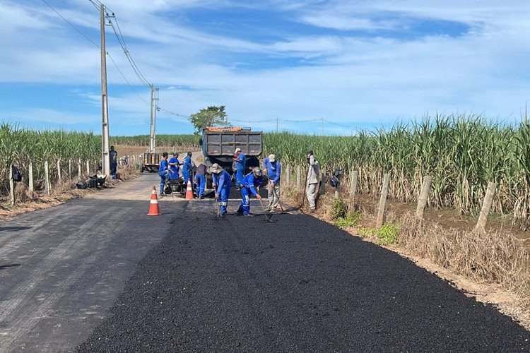 Prefeitura atua com operações do Programa Buraco Zero na cidade e no interior