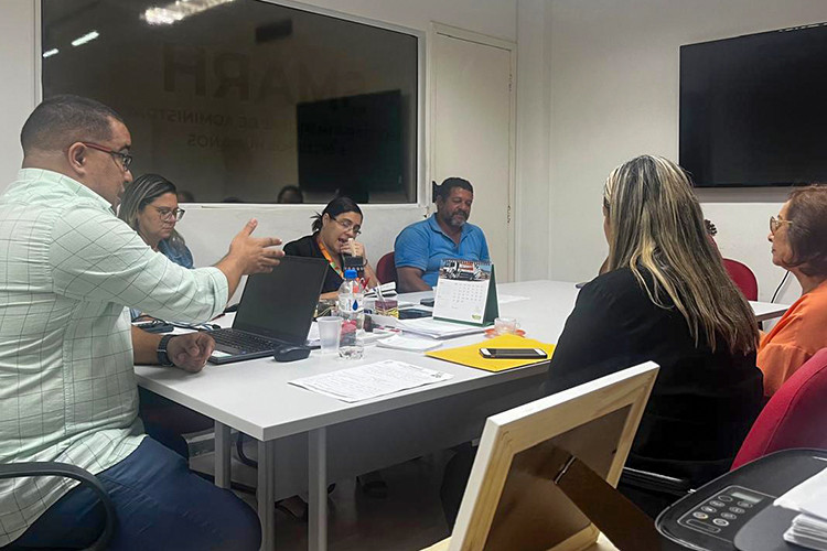 Secretaria de Administração recebe representantes do Sindicato dos Servidores