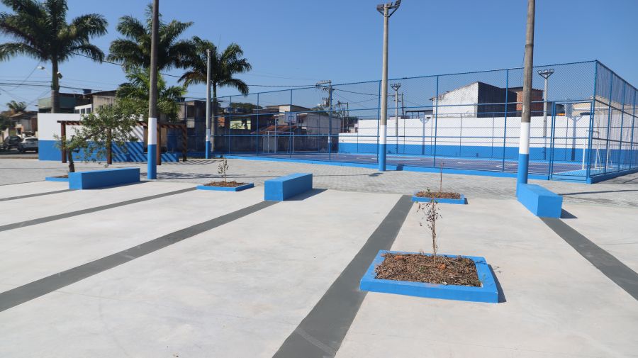 Prefeitura entrega praça revitalizada aos moradores do Praia Âncora