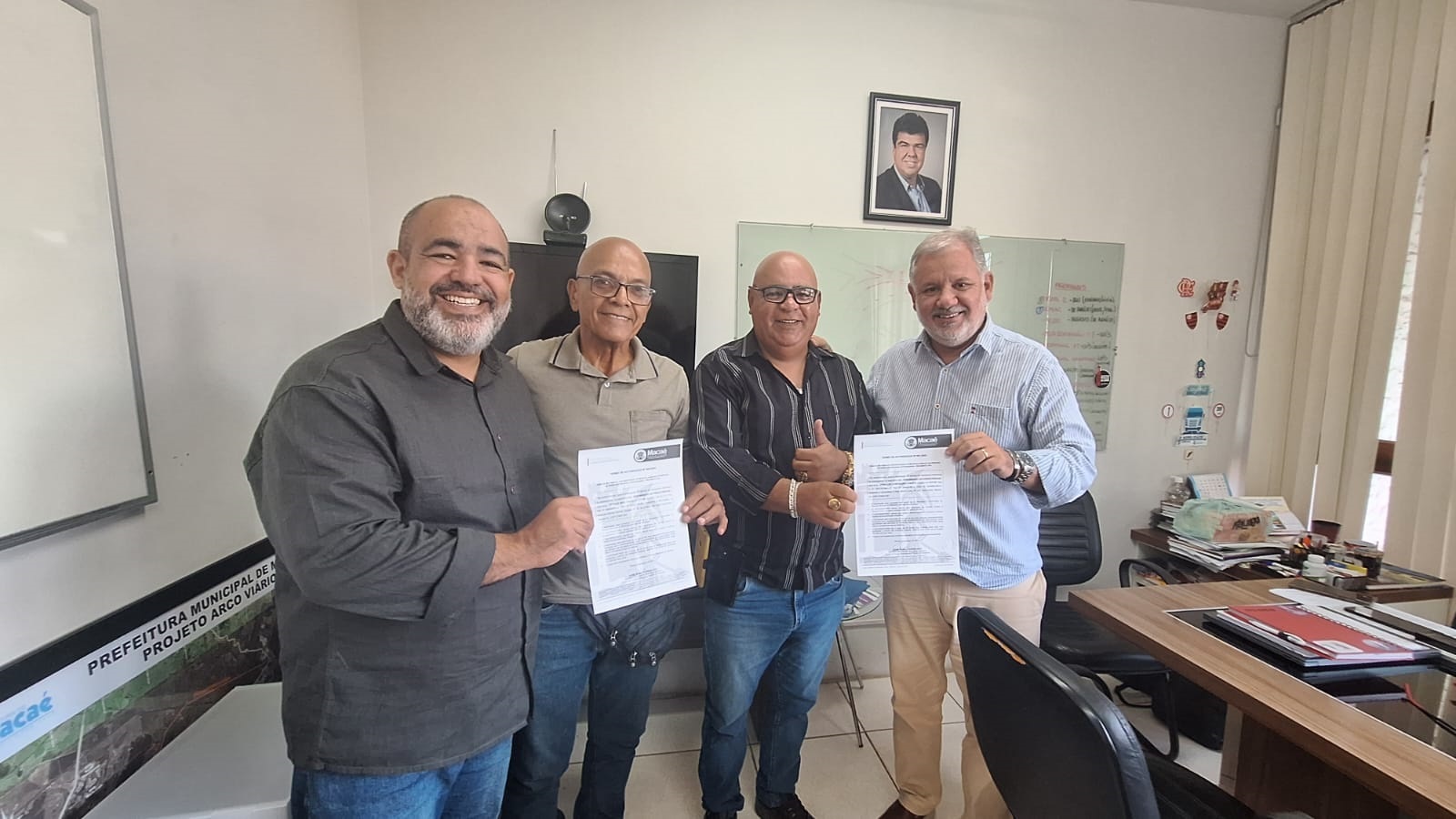 Prefeitura entrega Termo de Autorização para taxistas