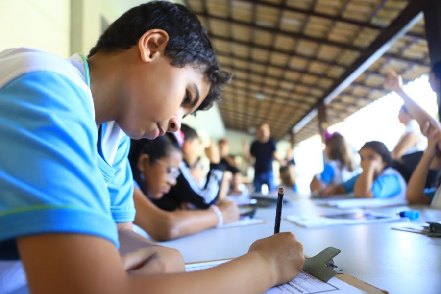 Estudantes visitam Ascomti e conhecem profissões ligadas à comunicação