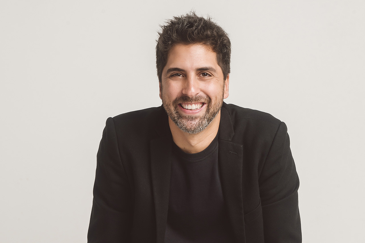 Gabriel Louchard apresenta “Como é que pode?” neste domingo no Trianon