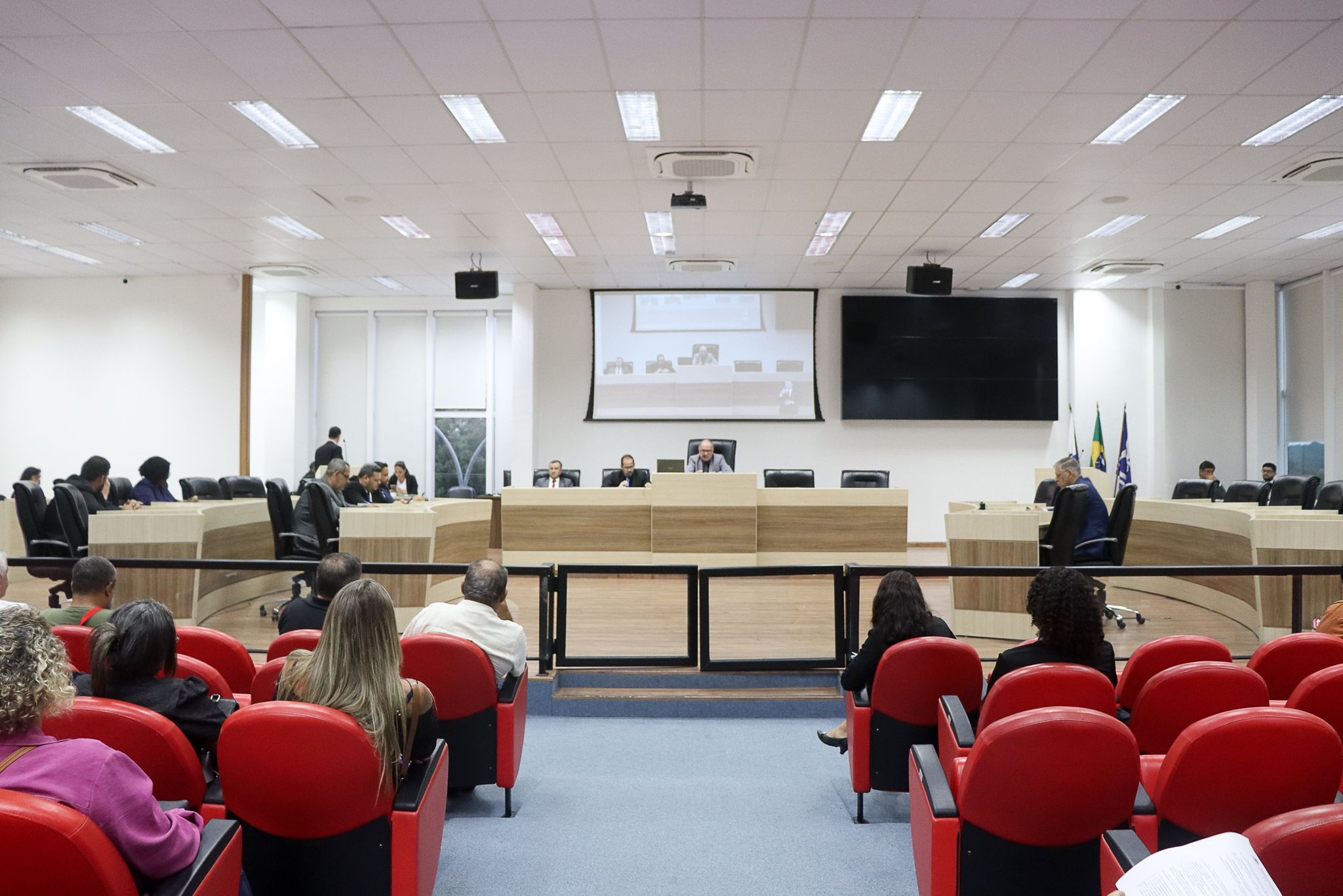 Vereadores repudiam proposta de construção de presídio na região