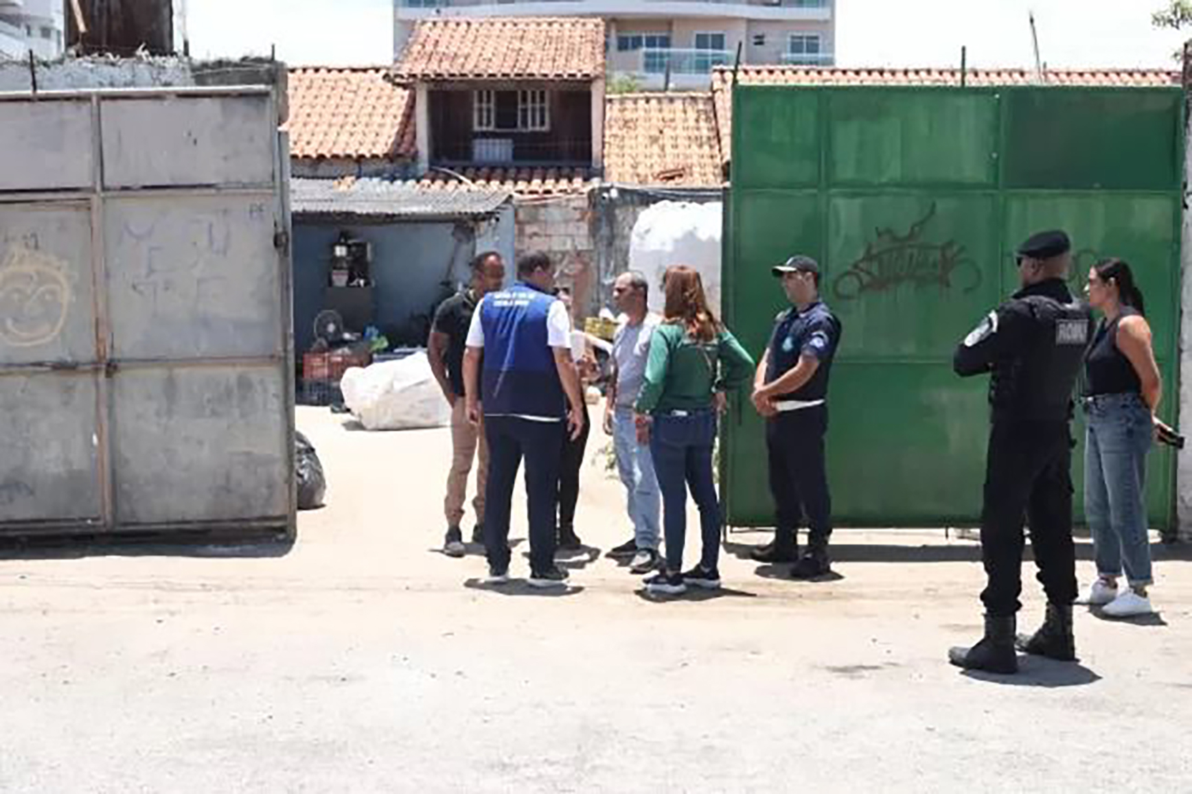Prefeitura interdita empresa de reciclagem irregular em Cabo Frio