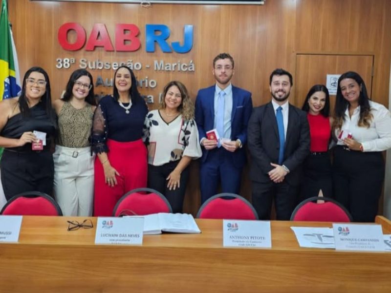 OAB Maricá faz 1ª entrega de carteiras a novas advogadas em 2025