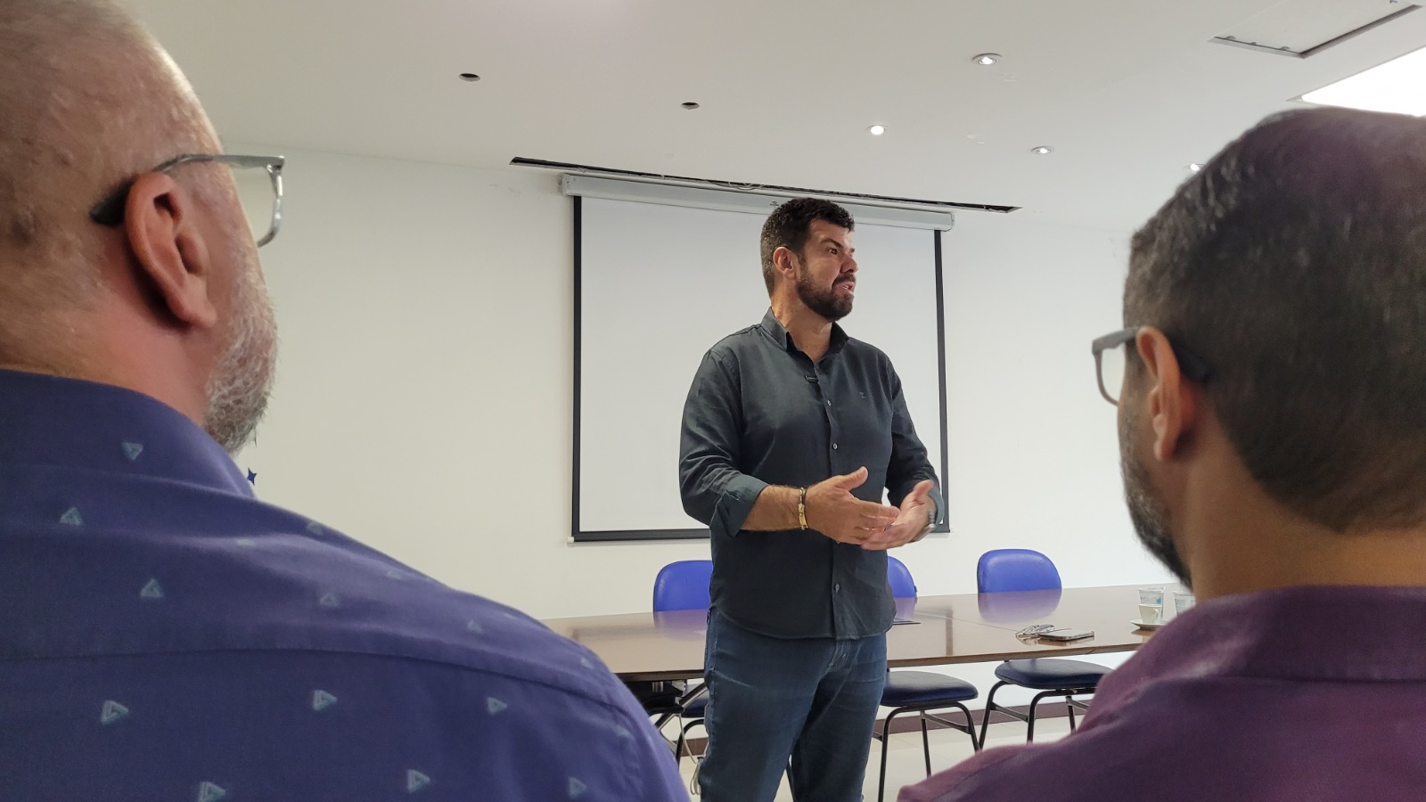 Prefeito Welberth lidera primeira reunião com secretários em Macaé. Veja como eles serão avaliados