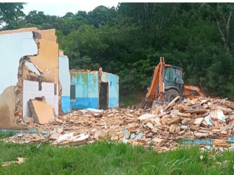 Escola demolida na Lagoa de Juturnaíba, em Silva Jardim, dará lugar nova unidade