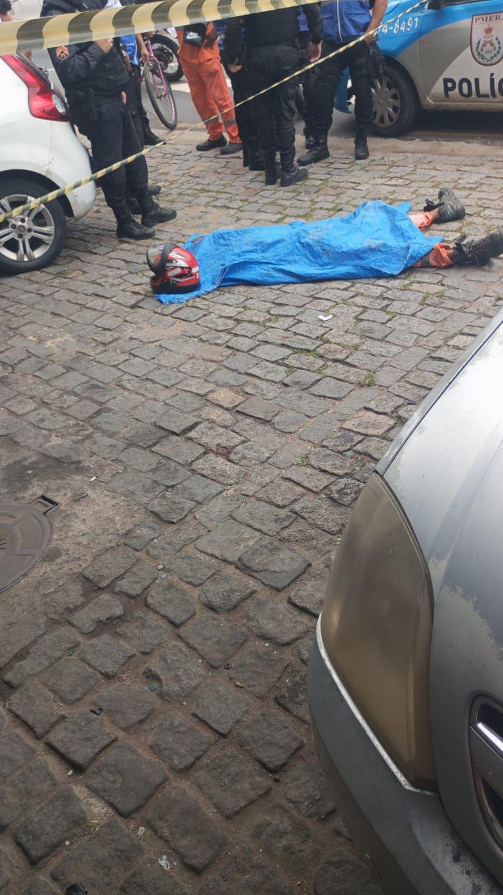 Homem é vítima de homicídio na garupa de moto em Campos dos Goytacazes