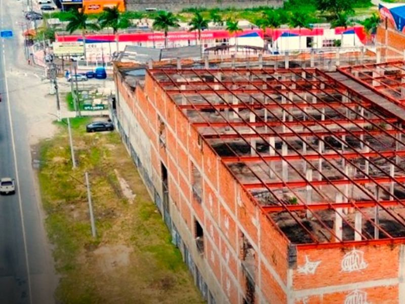 Terreno com obra abandonada será desapropriada para construção de nova escola em Maricá