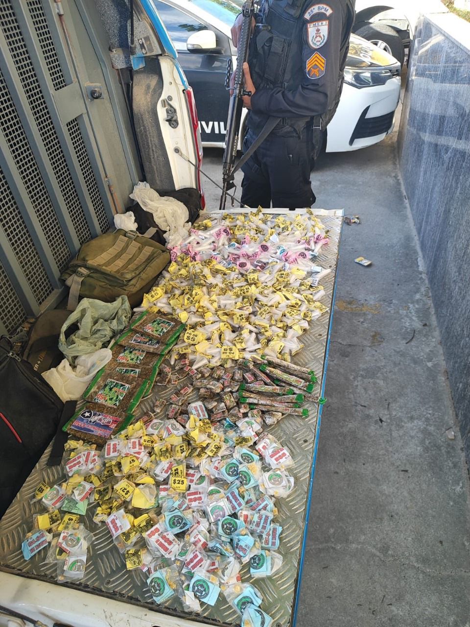 Confronto em Iguabinha resulta na apreensão de drogas em Araruama