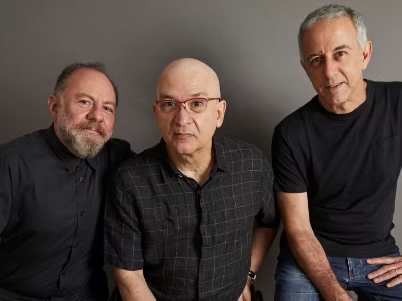 Praião de Barra de São João tem show de Os Paralamas do Sucesso nesse domingo, 19