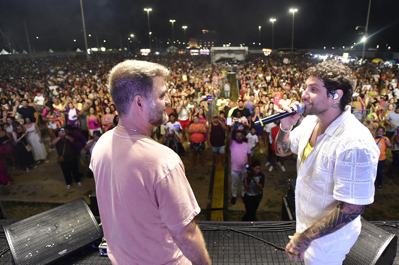 Jammil emociona o público na abertura do Sesc Verão em Campos
