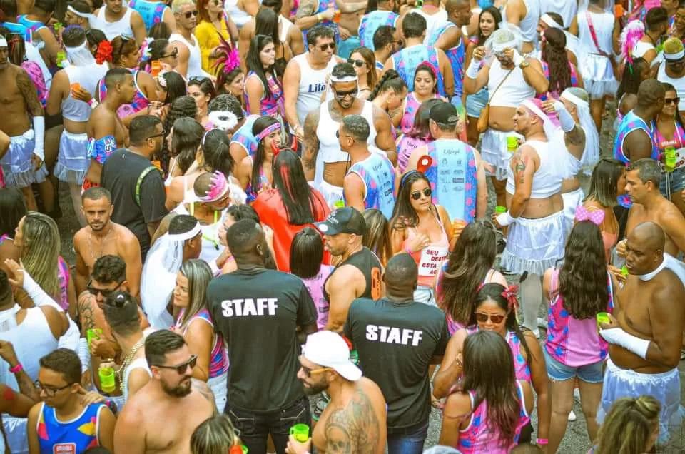 Há 26 anos arrastando multidões, Bloco das Damas mantém viva a essência do Carnaval em Cabo Frio