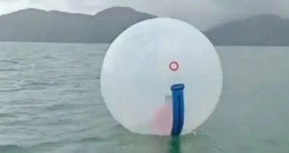 Criança de Campos é arrastada por boia no ES e passa bem após resgate