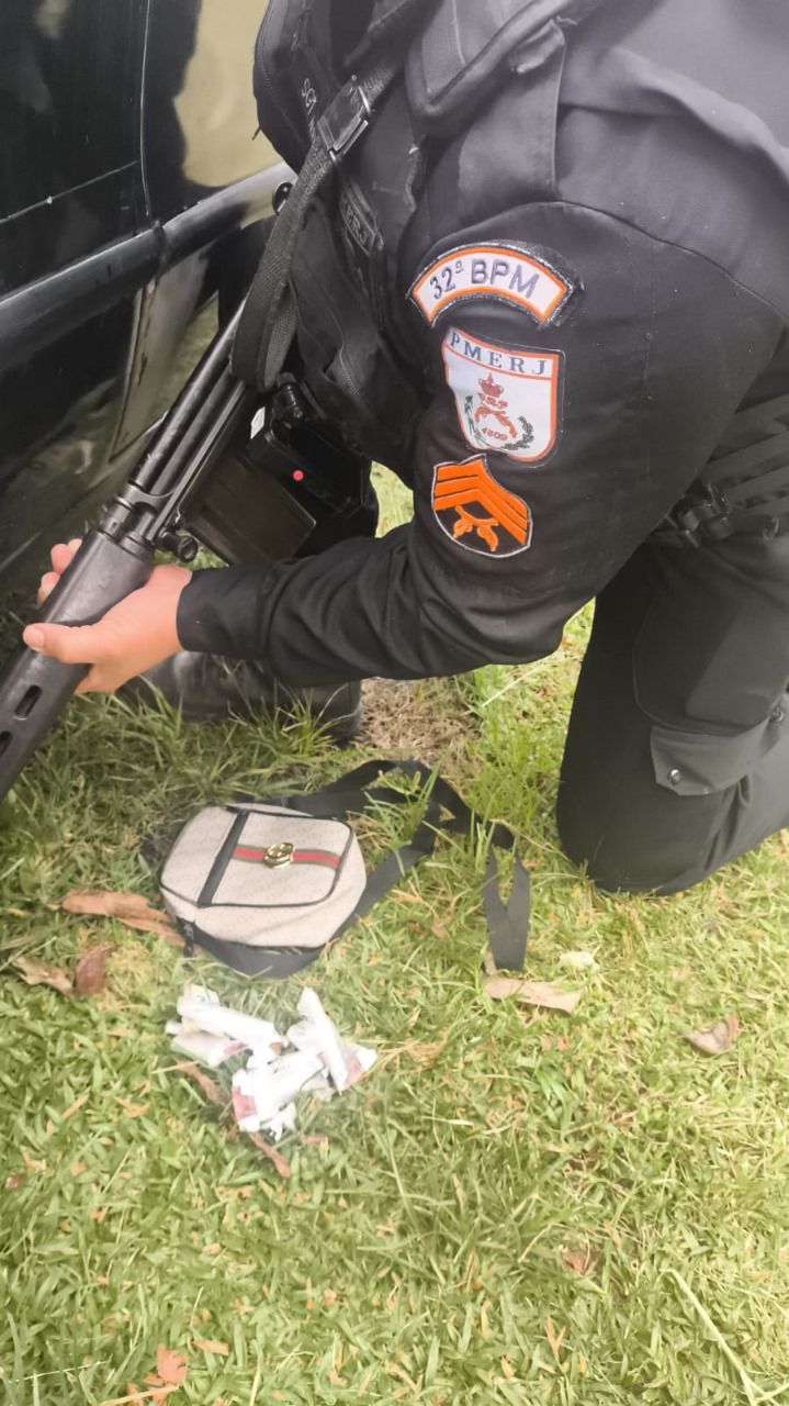 Suspeito com drogas e dinheiro é detido em Casimiro de Abreu