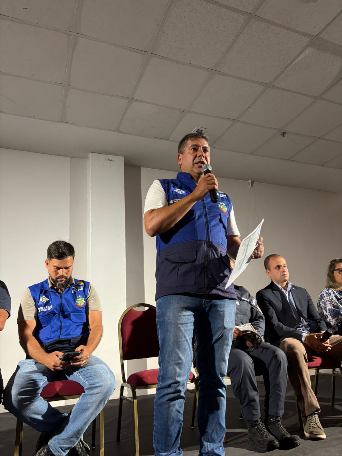 Audiência pública reúne moradores para tratar de segurança por dependentes químicos em estado de rua, em Cabo Frio