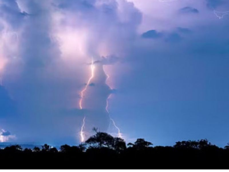 Levantamento mostra Silva Jardim no top 5 das cidades com mais raios no Estado em 2024