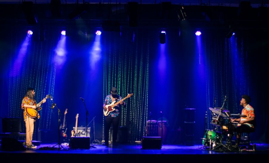 Rio das Ostras tem show gratuito que mistura música, poesia e videoarte nesta quinta, 13