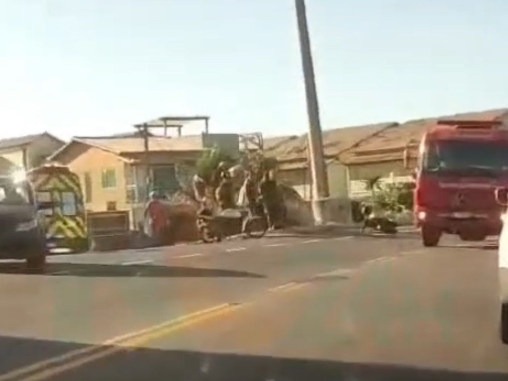 Acidente grave na RJ-140 deixa um morto e um ferido em estado grave, em Cabo Frio