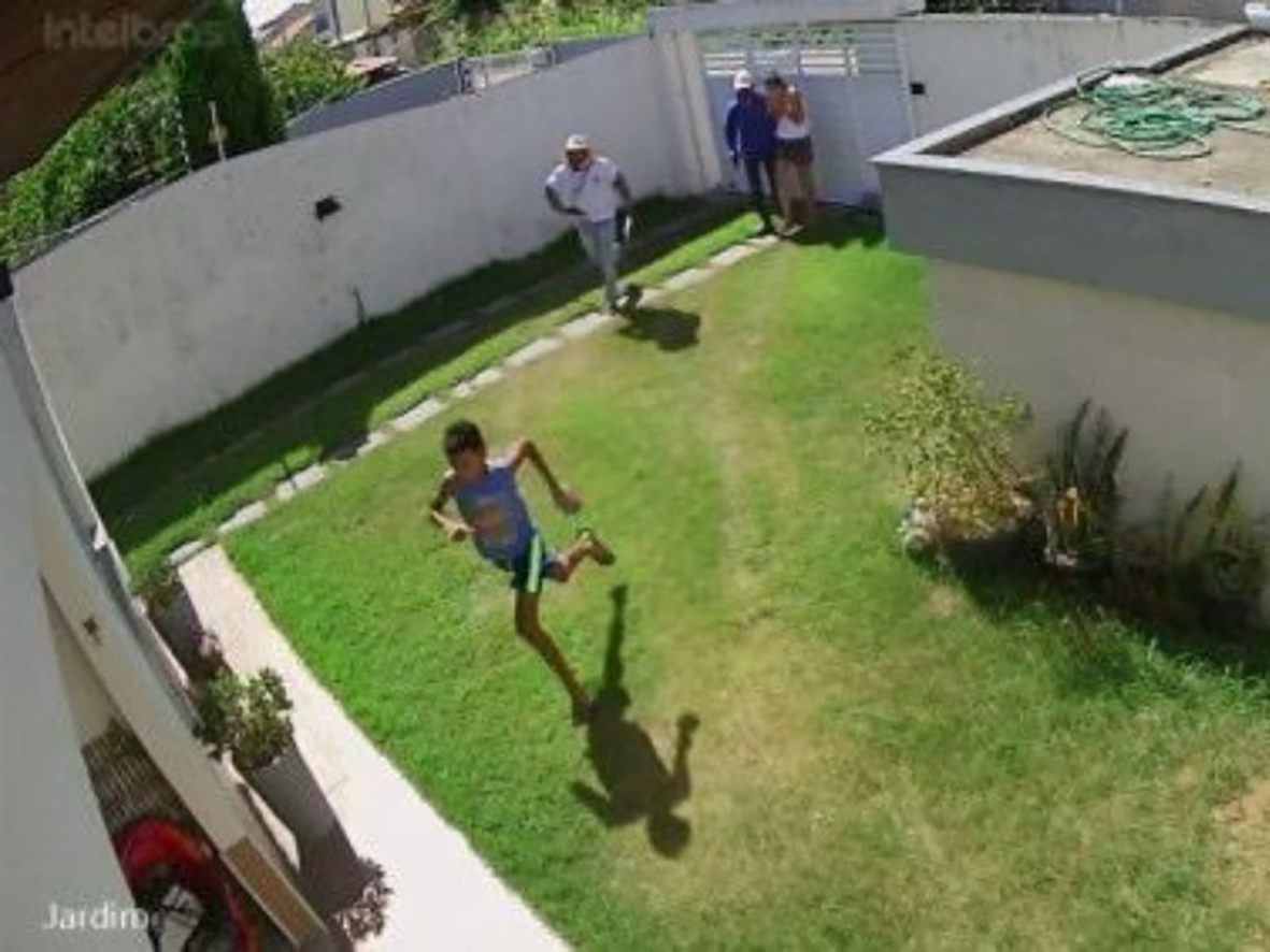 Homem é preso em Campos após assaltar casa usando uniforme e crachá da prefeitura