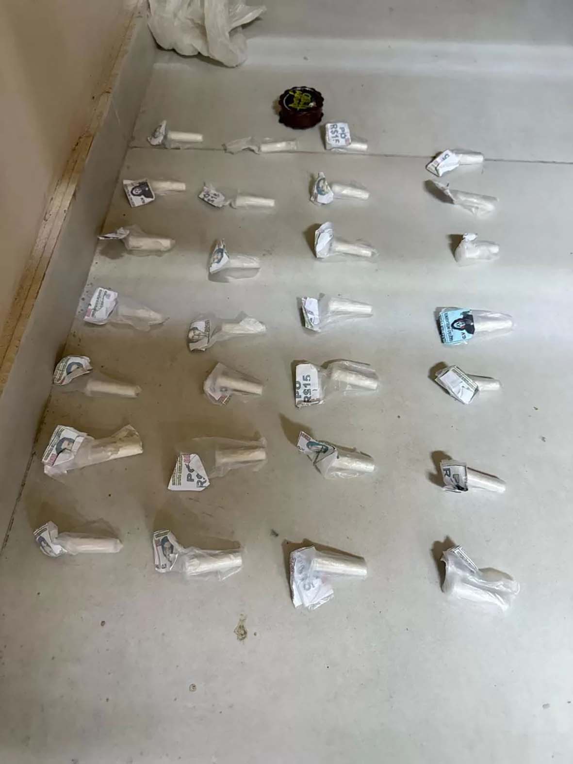 Polícia apreende adolescente com drogas em Unamar, Cabo Frio