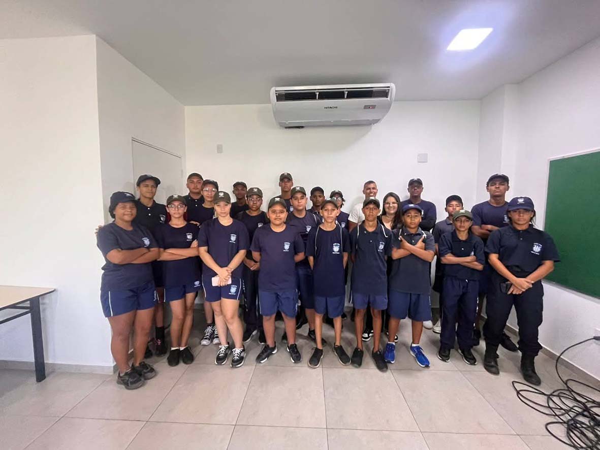 Educação ambiental: projeto ensina jovens sobre a preservação dos oceanos  acumulado