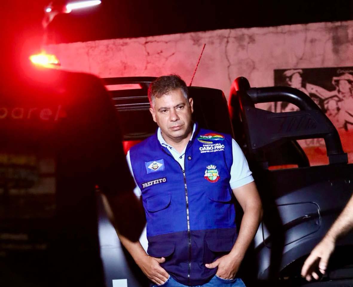 Operação contra desordem em Cabo Frio resulta em apreensões e intimidações ao prefeito