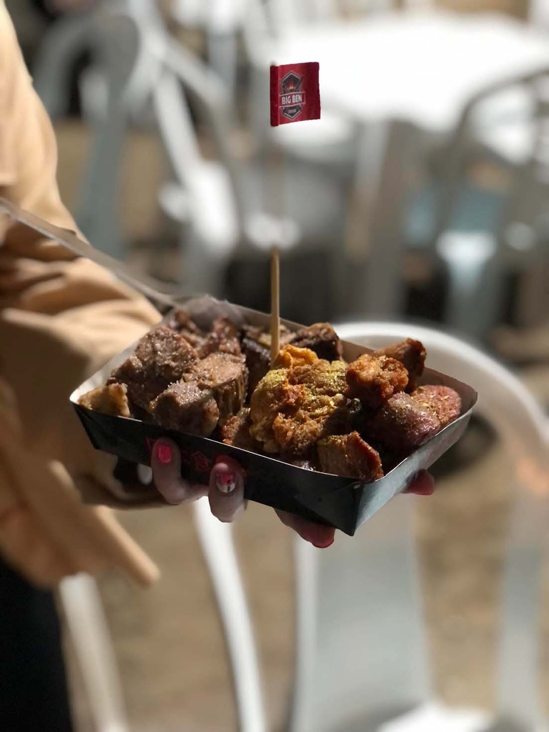 Gastronomia e música: 3º Festival de Torresmo e Churrasco de Chão traz diversidade de sabores e shows imperdíveis em Arraial do Cabo