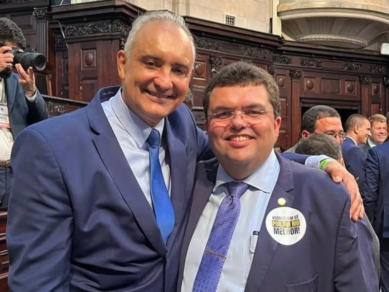 Ex-deputado estadual, Carlos Augusto reencontra antigos pares em eleição da presidência da Alerj