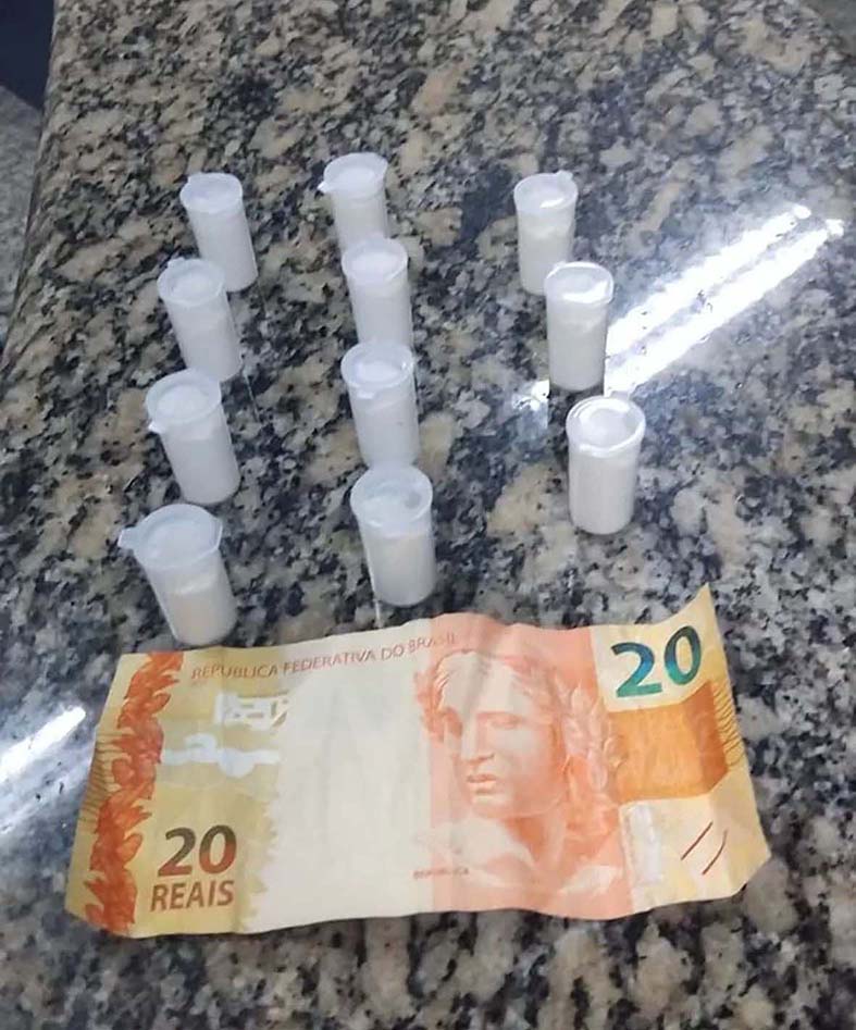 Polícia de Arraial do Cabo prende suspeito de tráfico após monitoramento