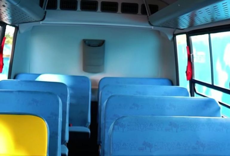 Transporte escolar de Silva Jardim ganha 3 novos micro-ônibus climatizados