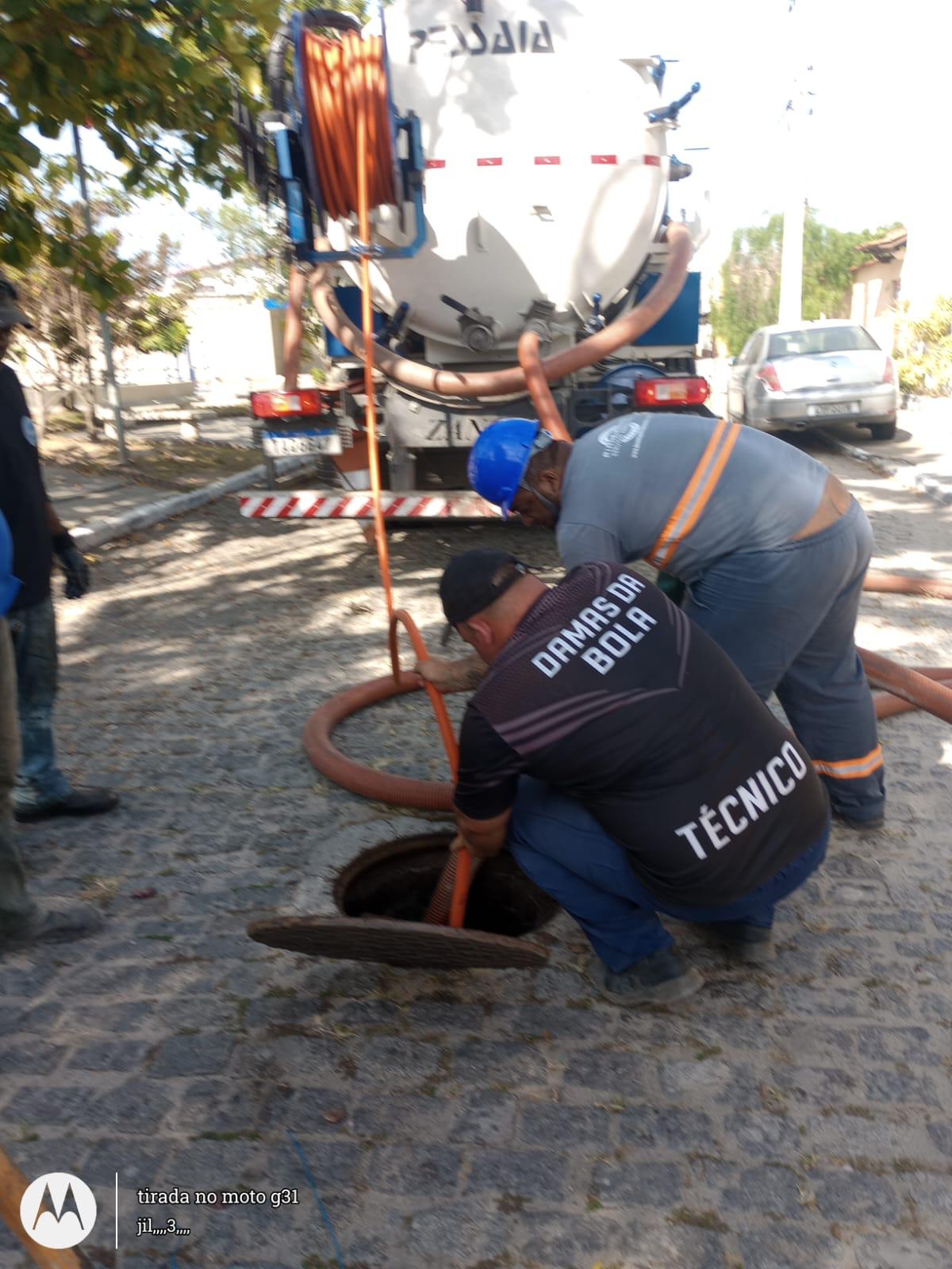 Prefeitura de Cabo Frio realiza limpeza da rede pluvial no Parque Central