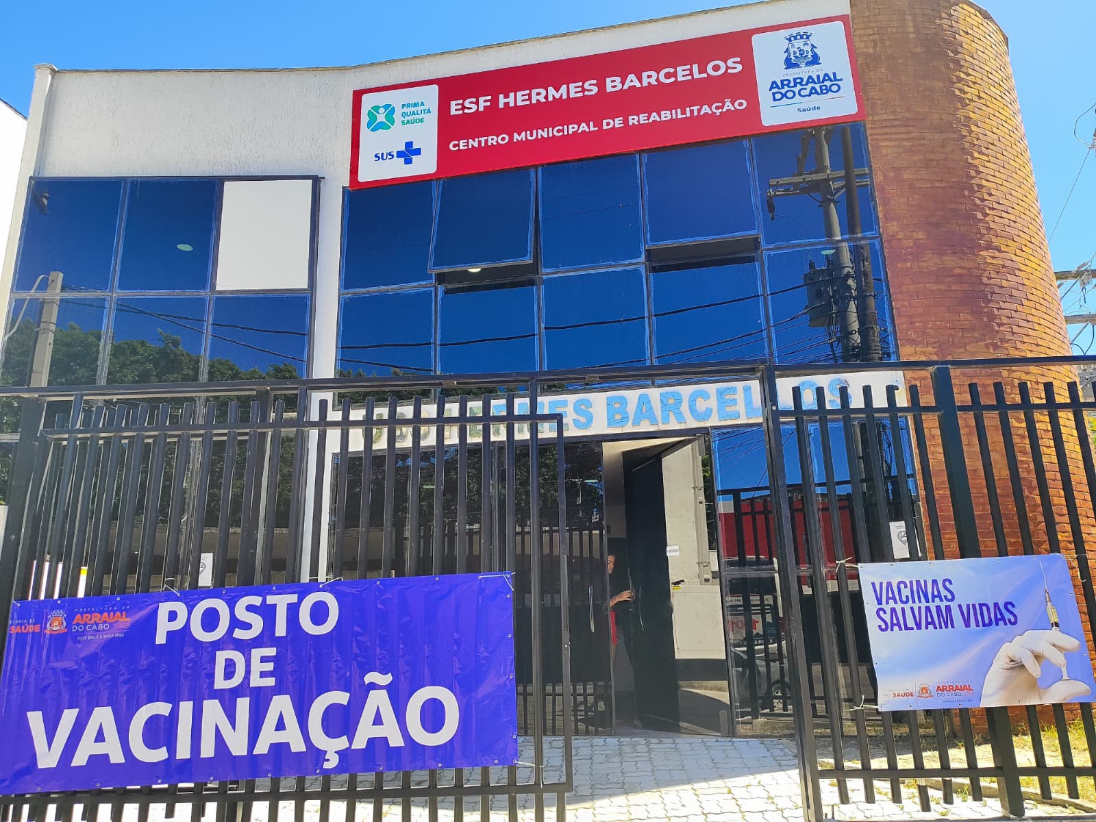 Vacinação contra a dengue em Arraial do Cabo: busca ativa e ações nas escolas são priorizadas