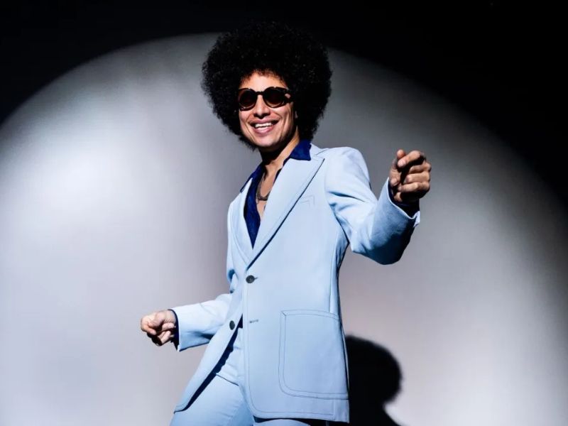 Cantor José James é uma das primeiras atrações anunciadas no Rio das Ostras Jazz & Blues Festival 2025