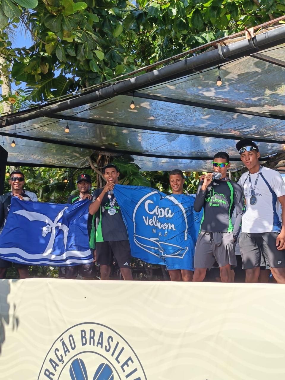 Estudantes de Macaé sobem ao pódio no Brasileiro de Canoa Havaiana disputado em Ilha Bela (SP)