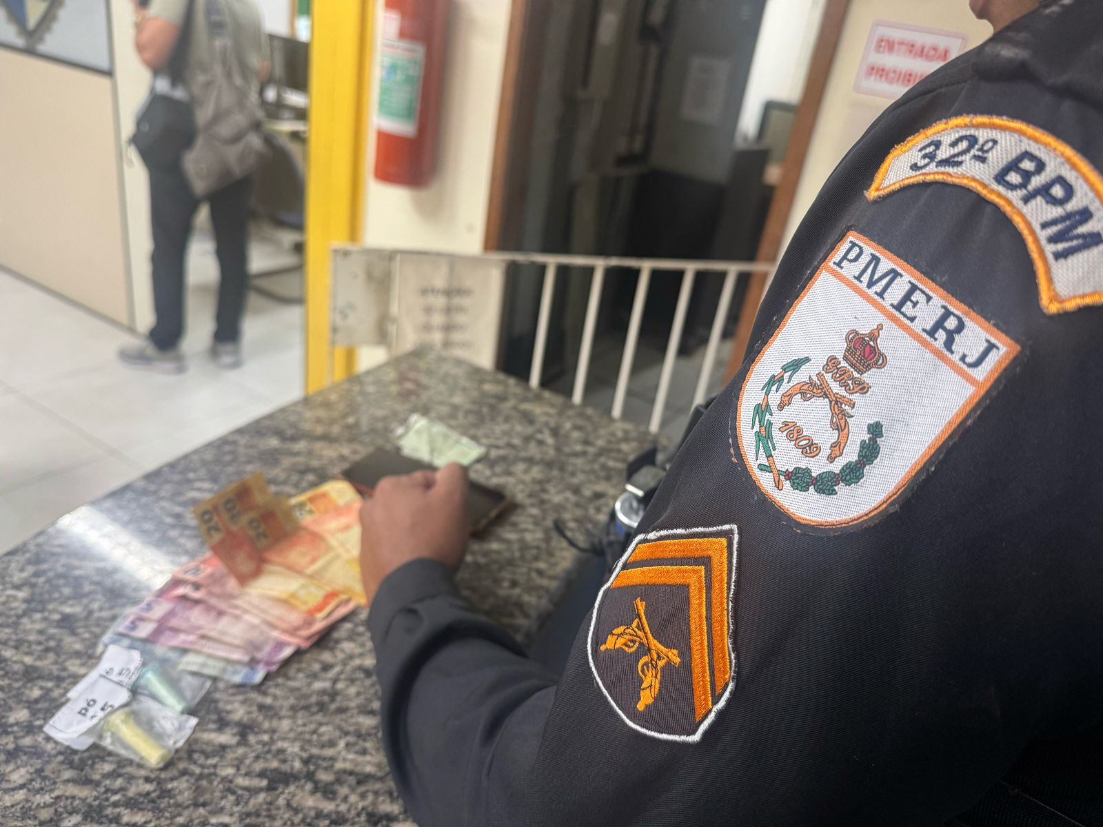 Denúncia leva a prisão de homem por tráfico em Carapebus