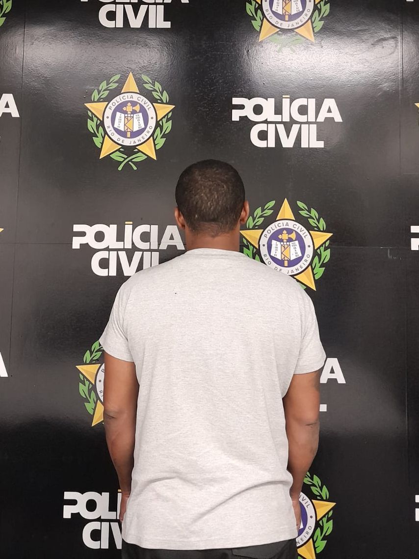 Homem tenta forjar roubo do próprio veículo e acaba preso em Macaé