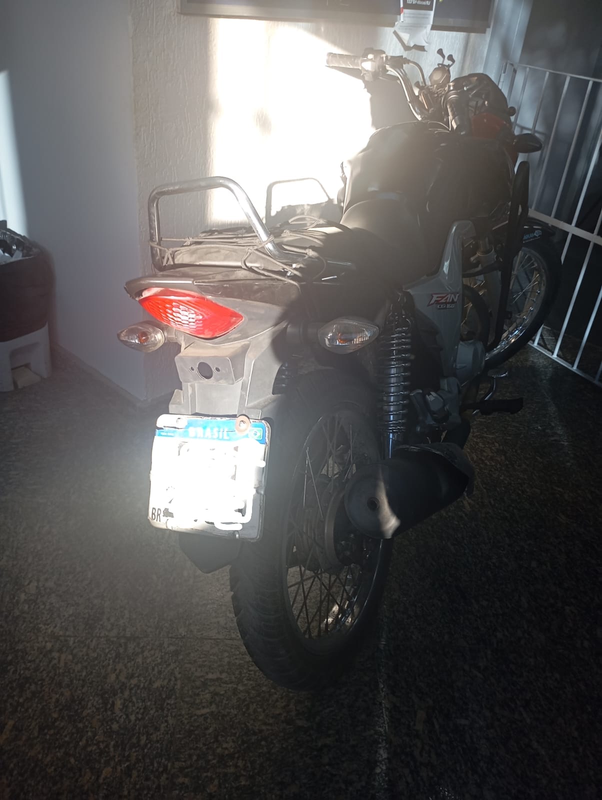 Moto é apreendida em Macaé no bairro Aeroporto e condutor é flagrado sem habilitação