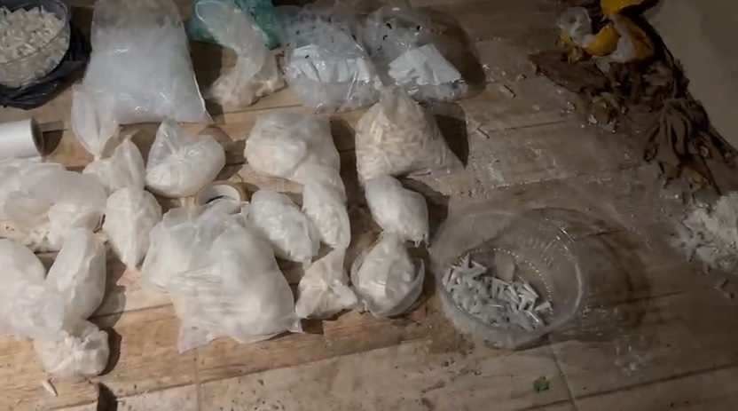 PM apreendeu grande quantidade de drogas durante uma operação no bairro Lagomar em Macaé