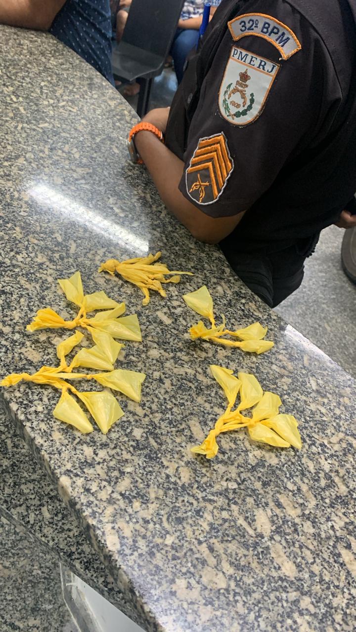 Polícia Militar prendeu dois homens em Macaé por tráfico na Favela da Linha